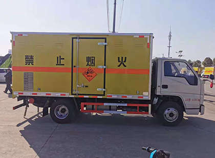 钦州爆破器材运输车技术升级与安全合规新趋势
